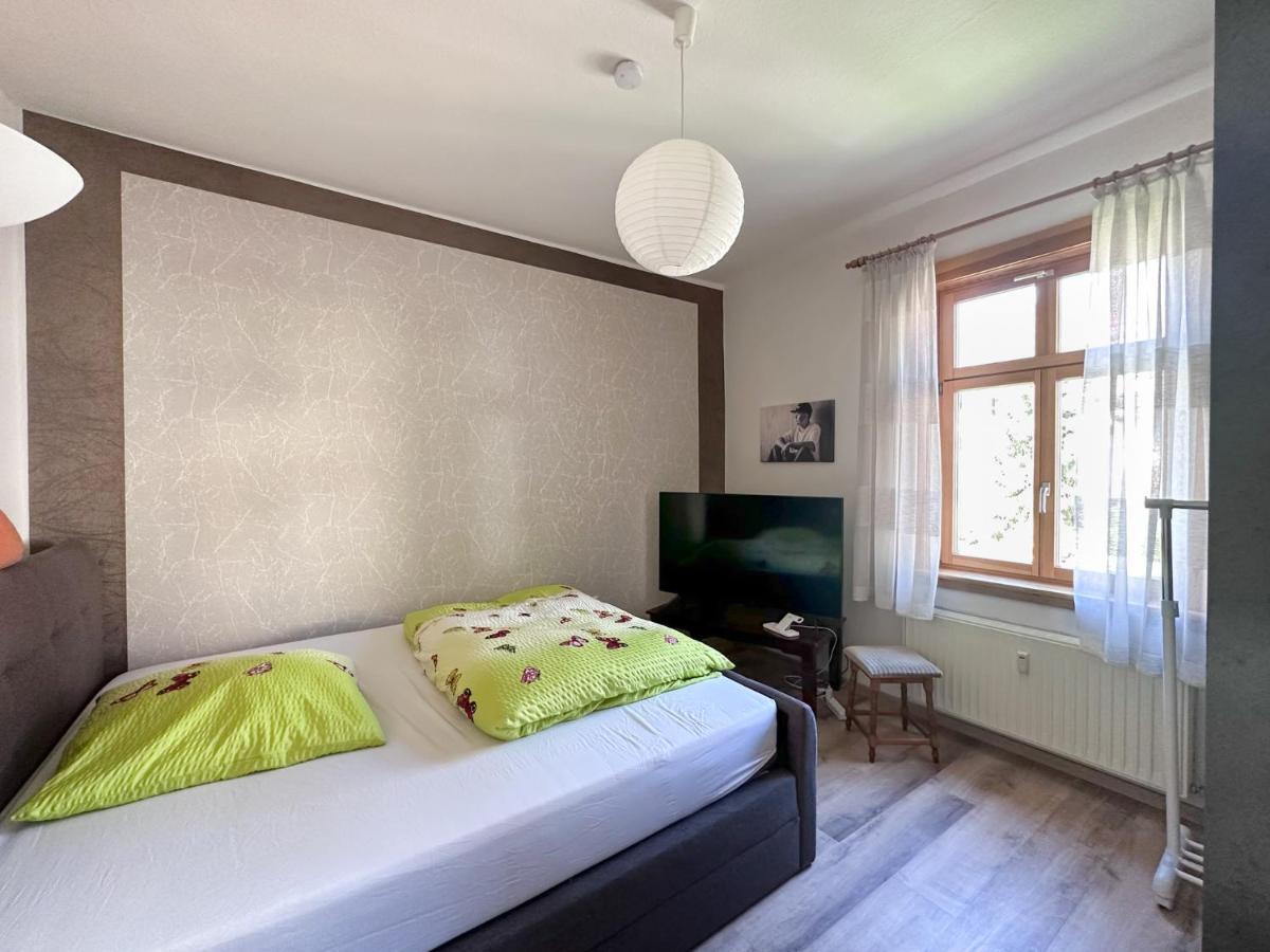 Schoene Altbauwohnung Mit Grosser Sonnenterrasse Rudolstadt Exteriör bild